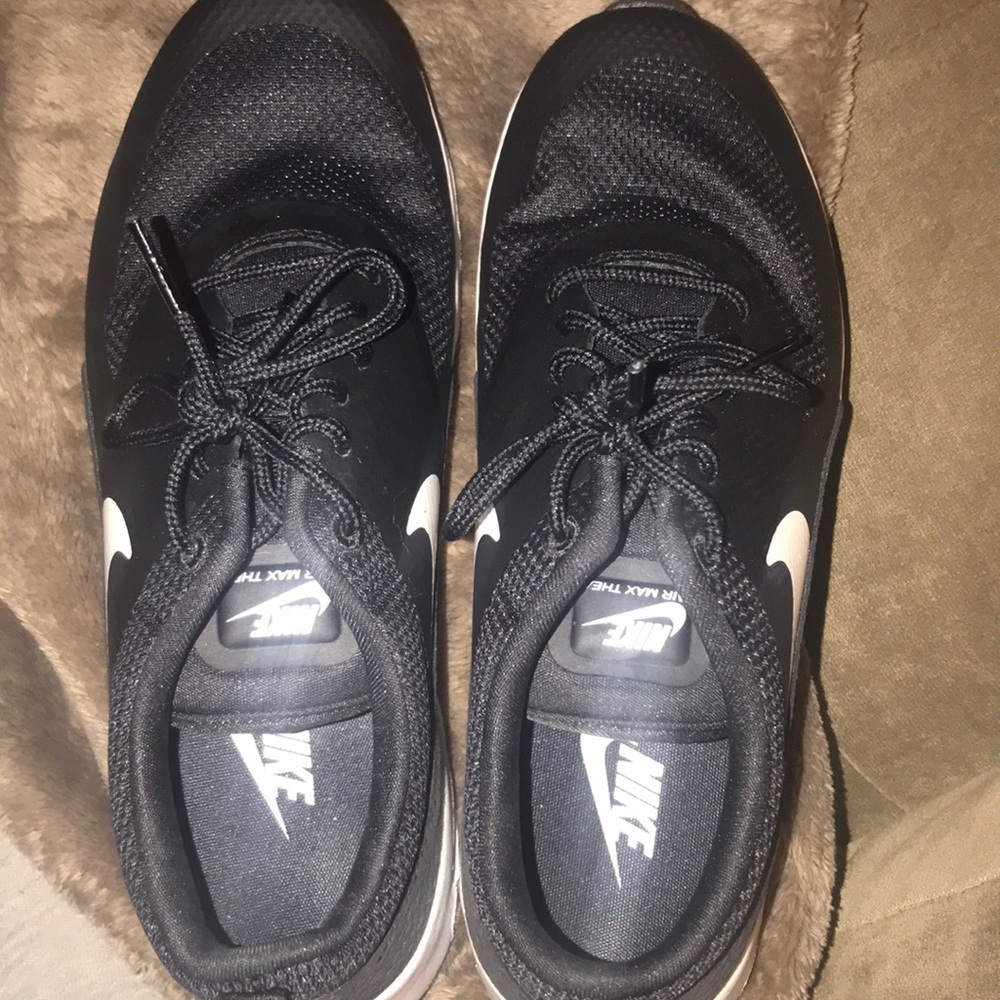 Women’s Nike sneakers